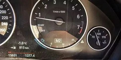 出行提示_雪天步行防滑防摔防砸技巧_雪天出行安全注意事项