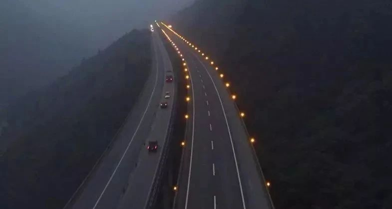 雾天行车安全常识_低能见度驾驶技巧_出行提示