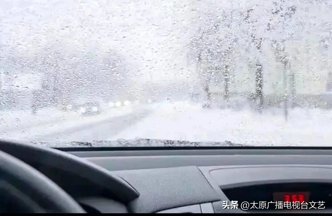 驾车出行前的准备_出行提示_驾驶雪天车辆注意事项