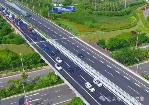 雾天行车安全常识_出行提示_低能见度驾驶技巧