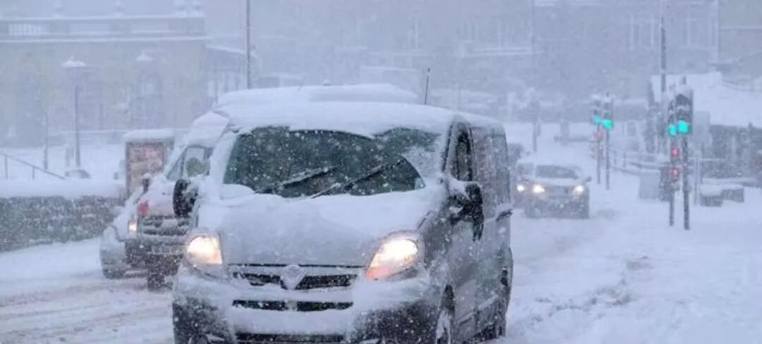 雪天驾车出行准备_出行提示_雪地驾驶技巧与安全