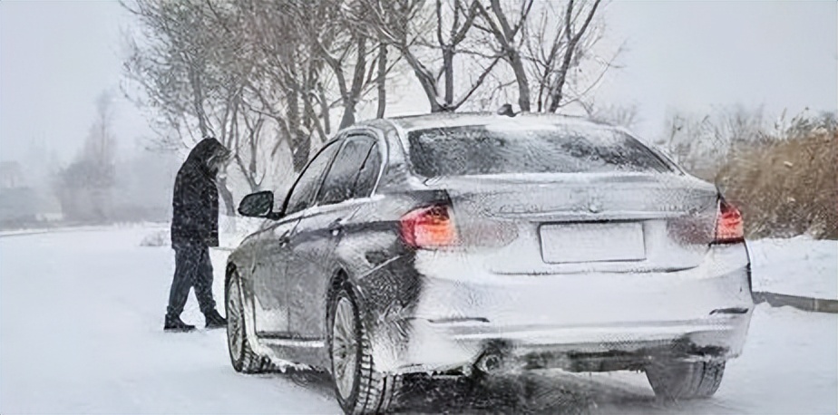 出行提示_雪天步行防滑防摔防砸攻略_雪天出行安全注意事项