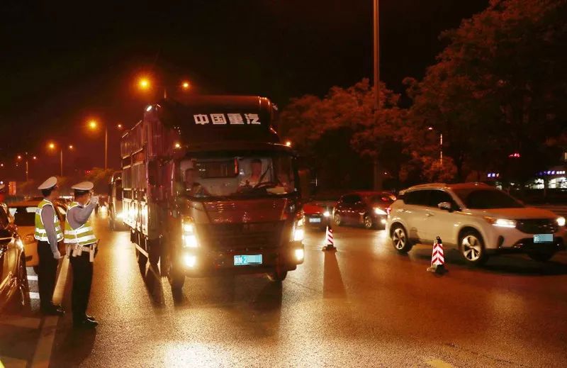 禁行_天津货车限行交通违法 夜间集中治理行动 涉牌涉酒驾驶查处