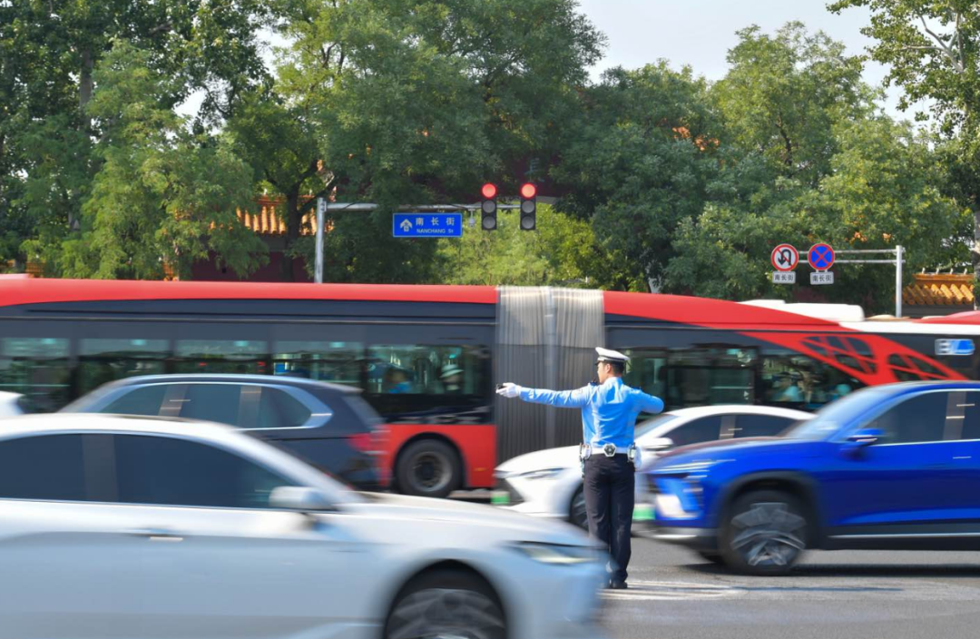汛期雨天出行安全_周末大型活动交通管理_出行提示