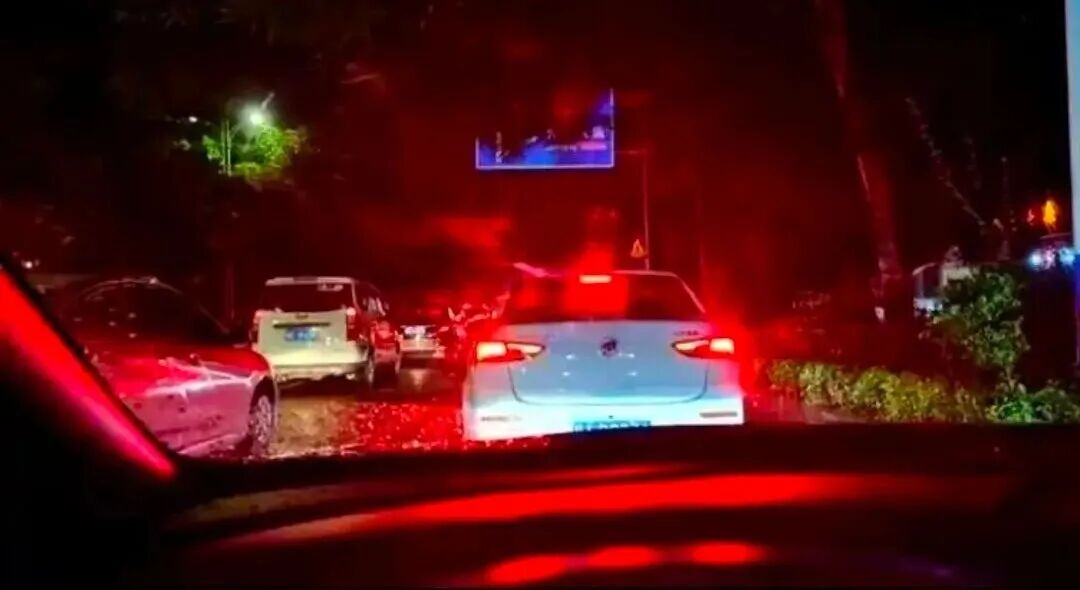 骑行反光装置_冬夜安全出行_出行提示