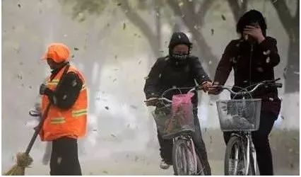 大风天气车辆行驶技巧_大风天气行车安全注意事项_出行提示