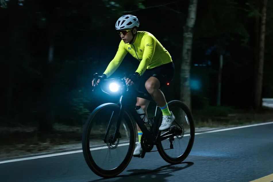 夜骑安全指南_装备选择技巧_路况