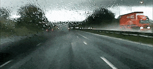 雨天行车安全_出行提示_雨季驾驶注意事项