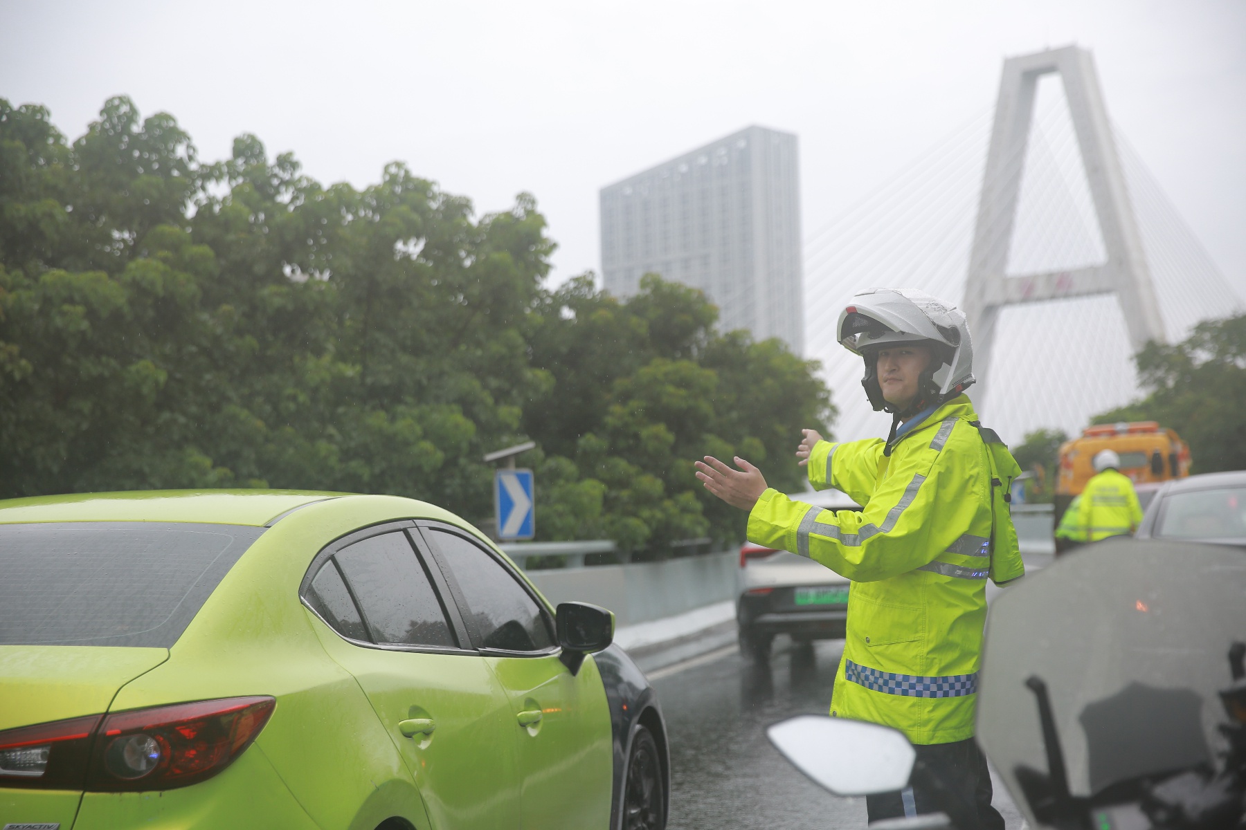 武汉交警恶劣天气应急预案_武汉雨天晚高峰交通压力_出行提示