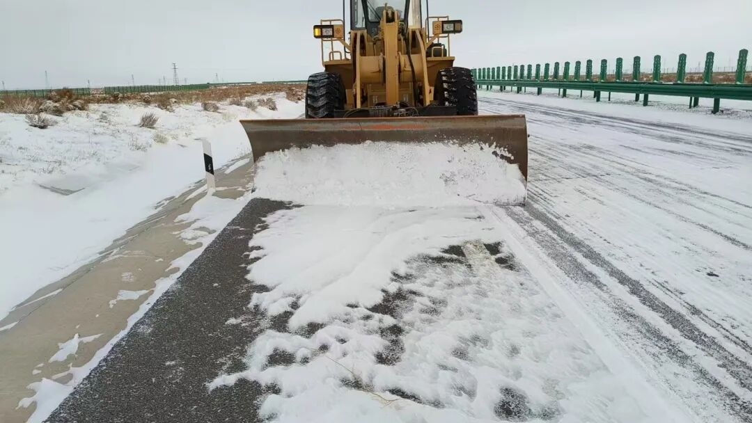路况_全区路况信息_低温雨雪冰冻天气影响