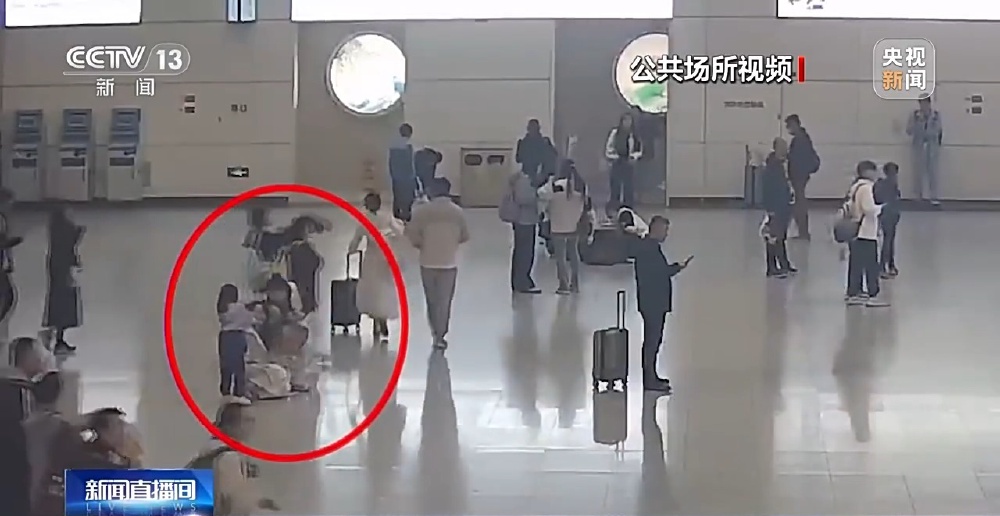 火车站突发疾病救助_铁路公安救助晕倒旅客_出行提示