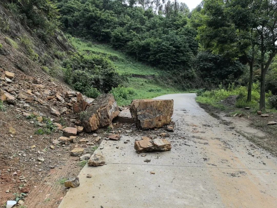 雨季汛期交通安全提示_出行提示_石林县雨季道路隐患点
