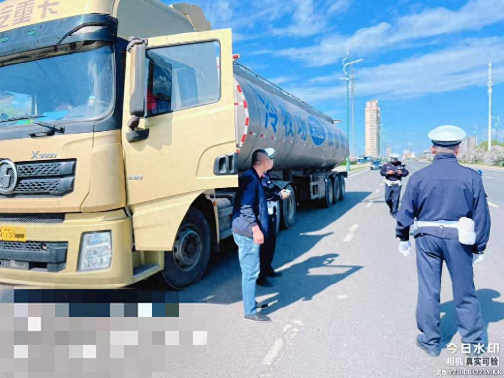 哈尔滨交警夏防行动_禁行_大货车超限超载整治