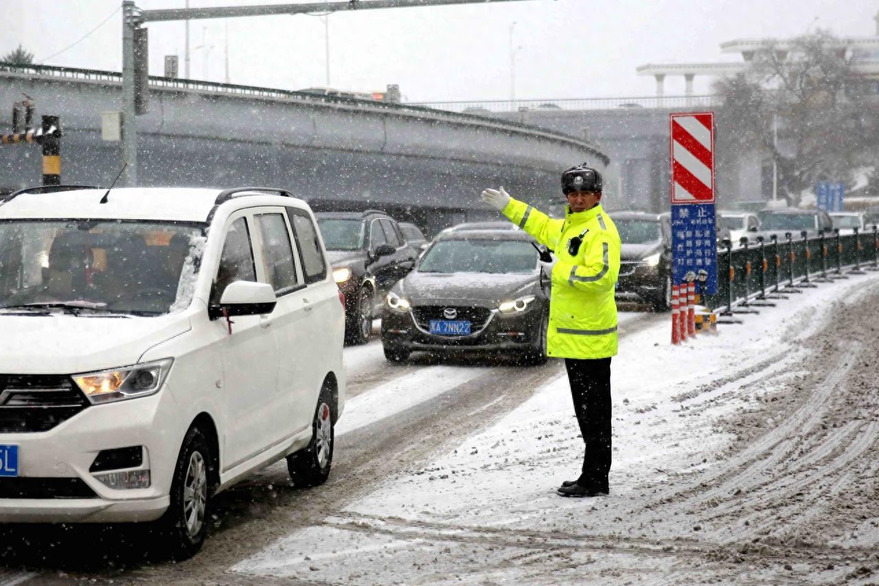 哈尔滨雨夹雪天气出行安全_哈尔滨交警雪天预案_出行提示