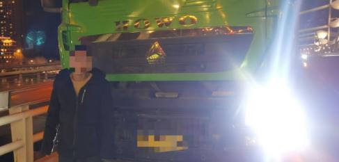 天津交警查处闯禁行货车_冬季行动大货车闯禁行_禁行