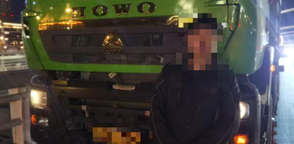 禁行_冬季行动大货车闯禁行_天津交警查处闯禁行货车